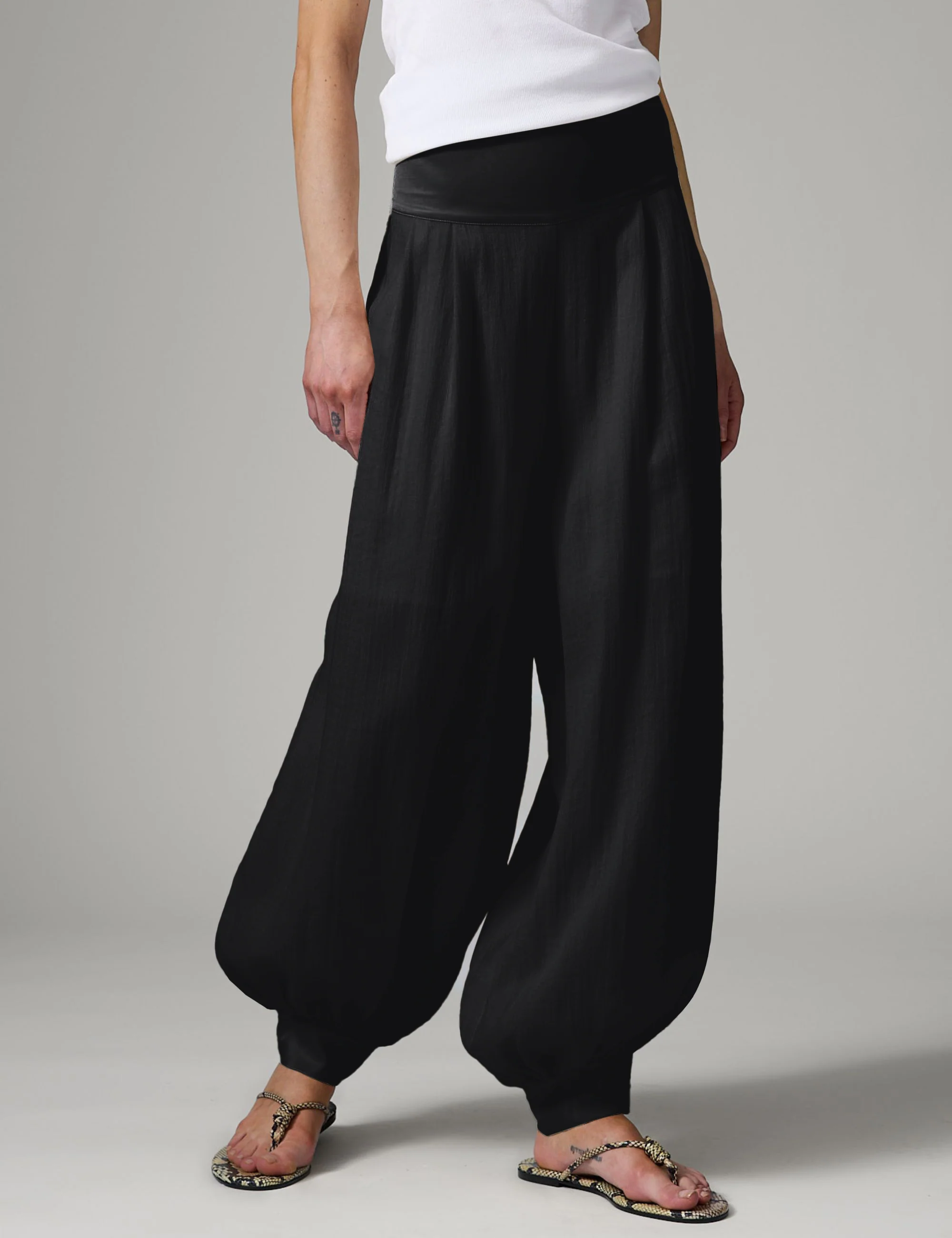 Beate - Contrast Linen - Pants - Black