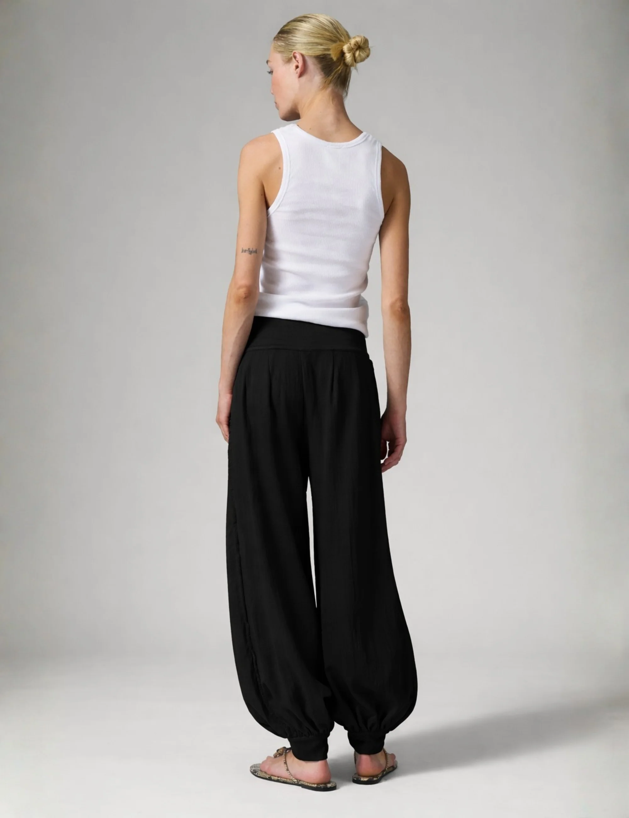 Beate - Contrast Linen - Pants - Black - Image 3