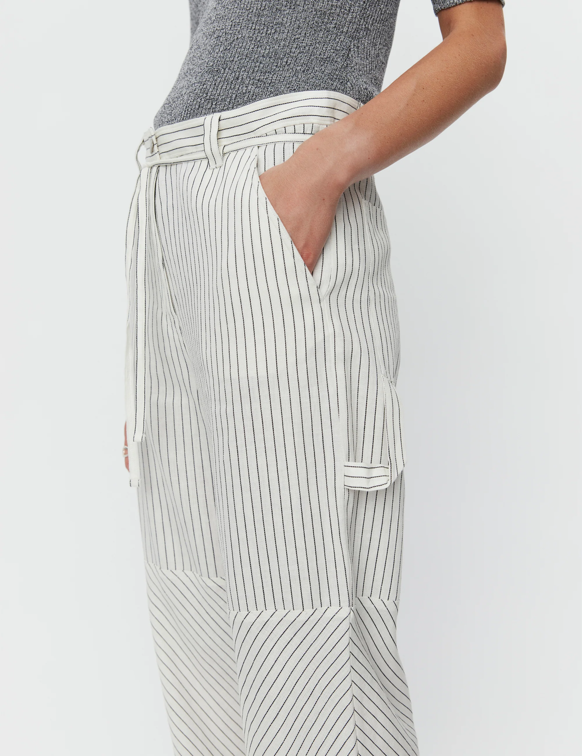 Culkin - Cozy Linen Stripe - Black - Image 4