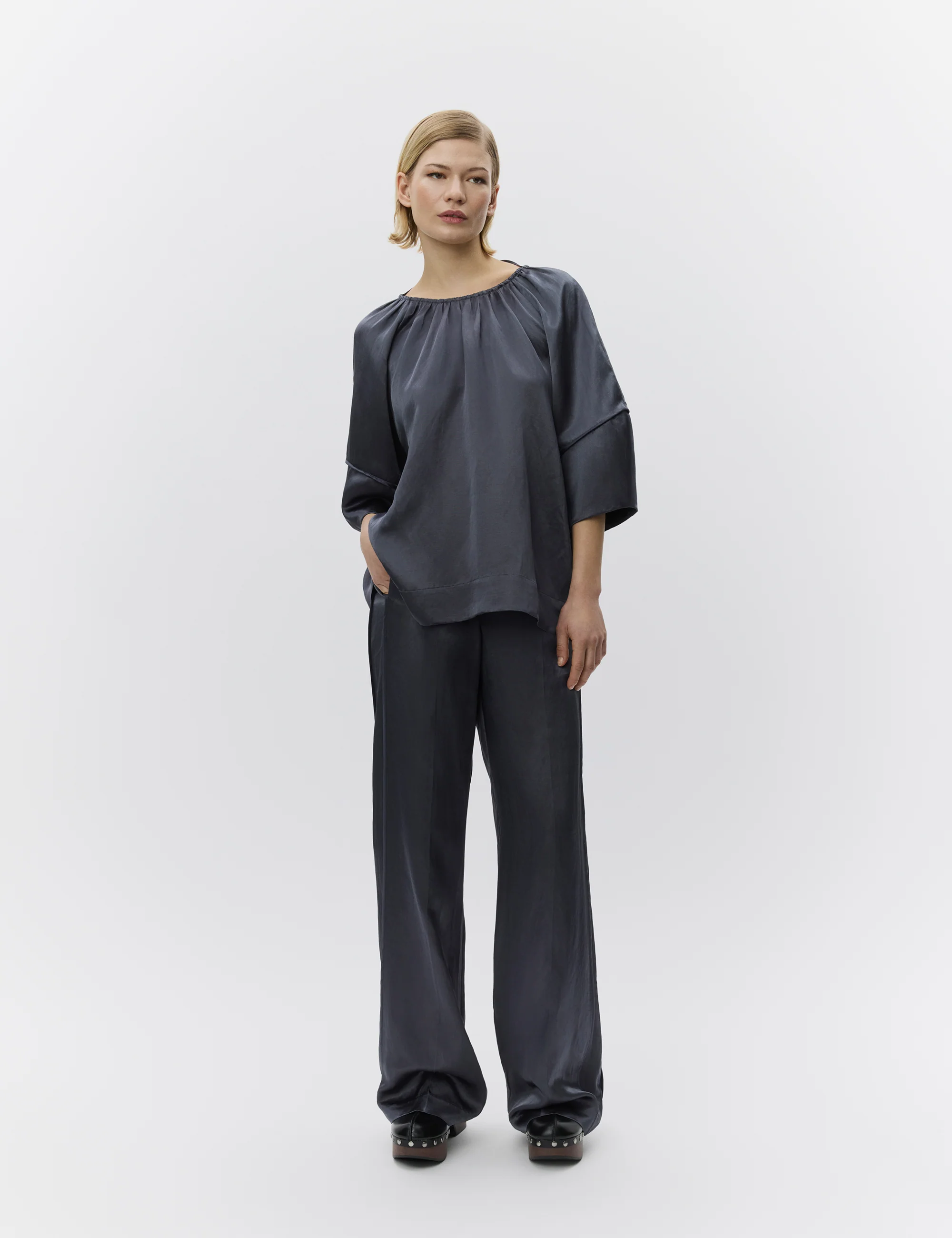 Elms - High shine blend - Pants - EBONY