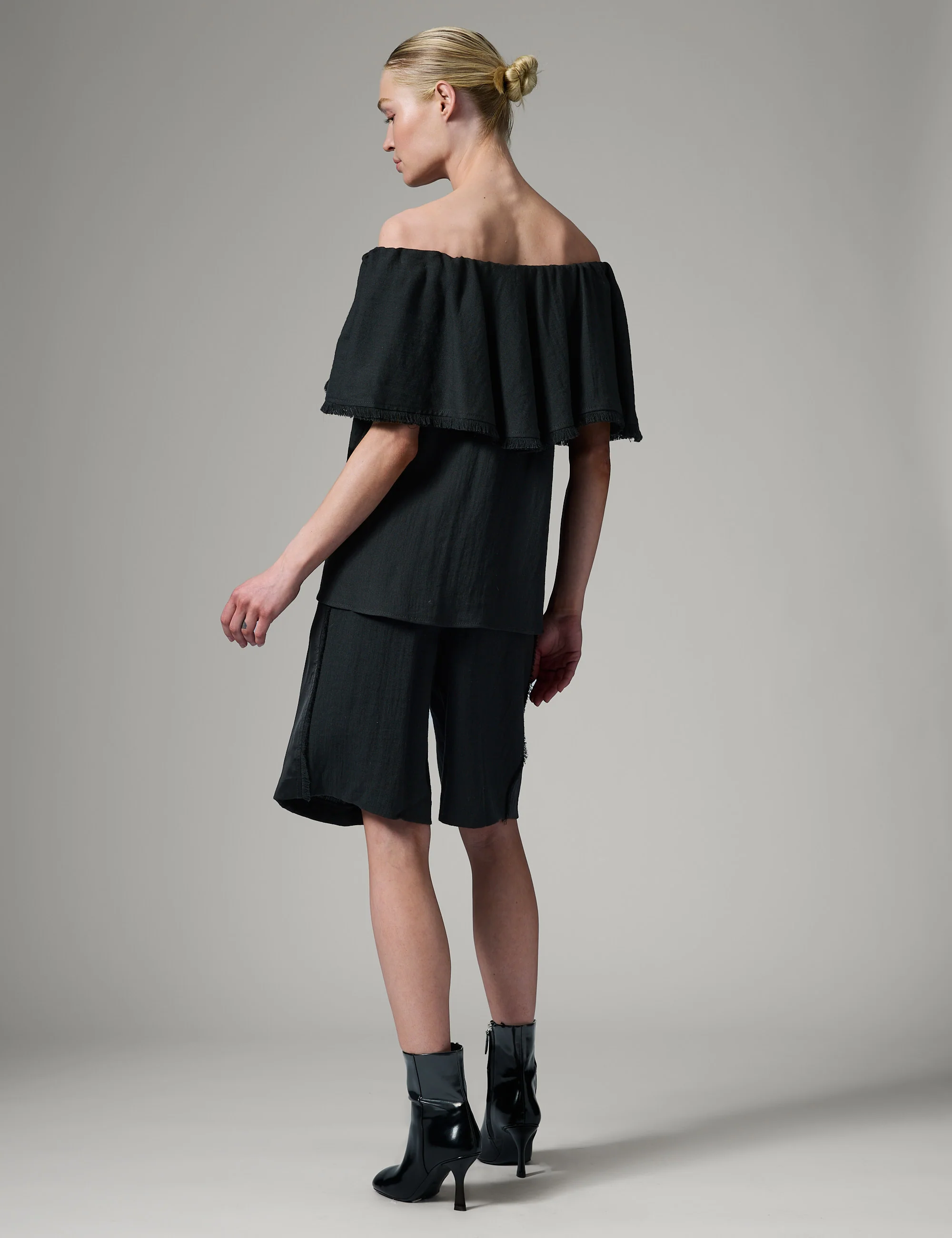 Hera - Contrast Linen - Top - Black - Image 4