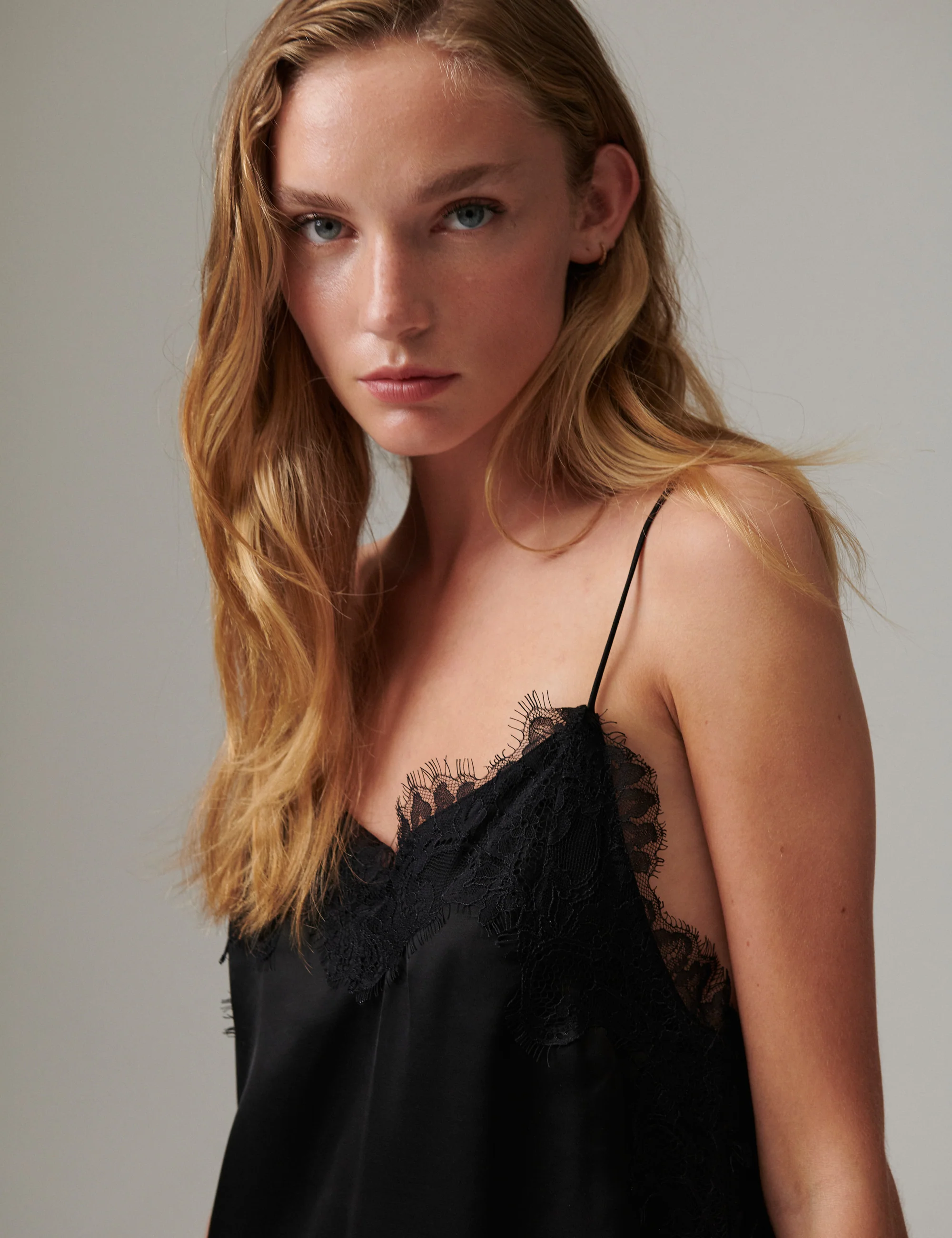 Lacey - Fluid Viscose - Top - Black - Image 3