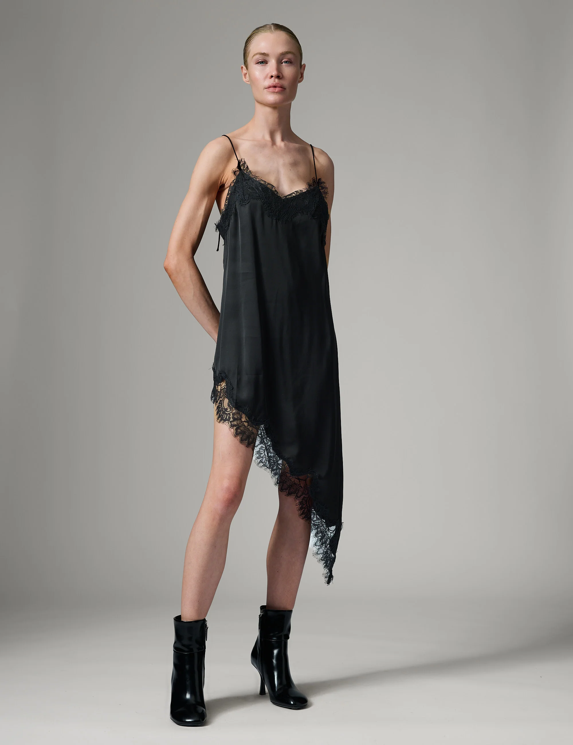 Lara - Fluid Viscose - Top - Black - Image 5