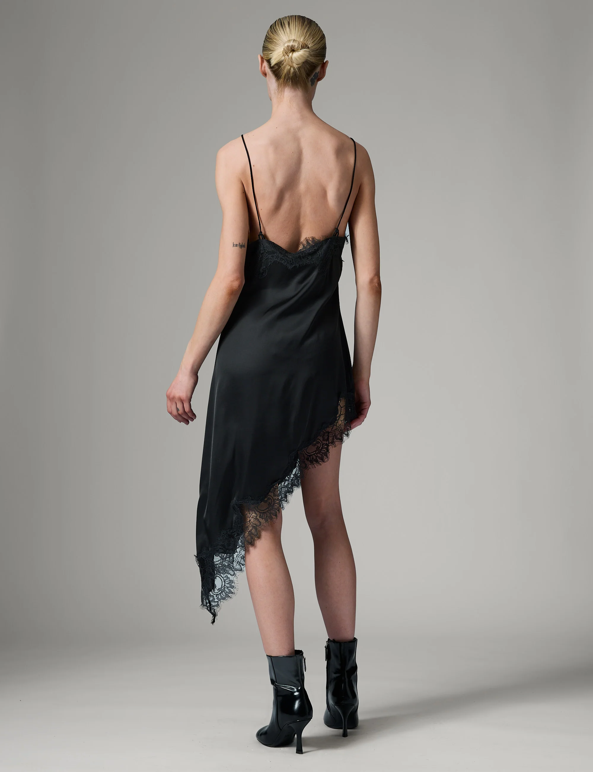 Lara - Fluid Viscose - Top - Black - Image 8