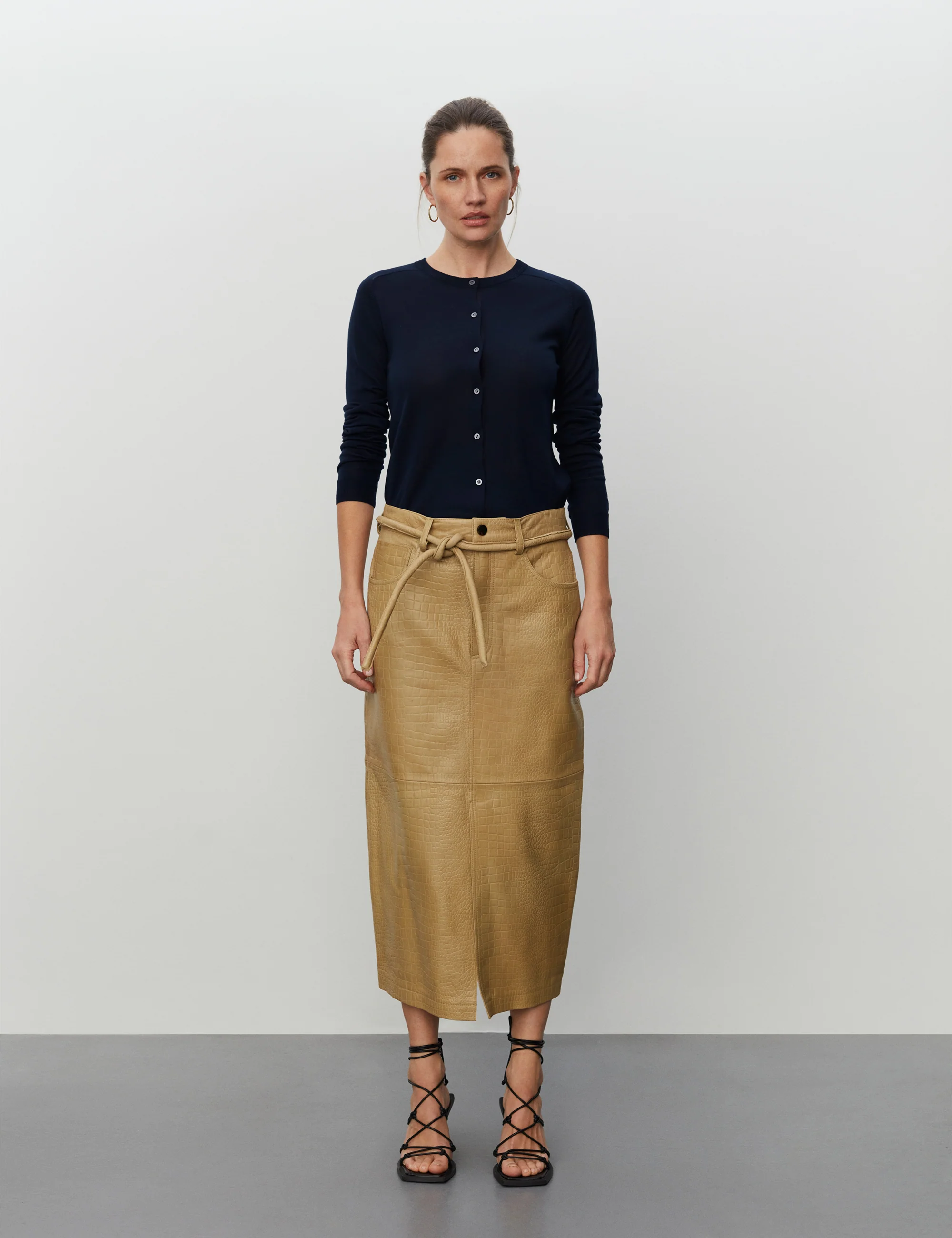 Luna - Daily Elements - Cardigan - Navy Blazer - Image 3