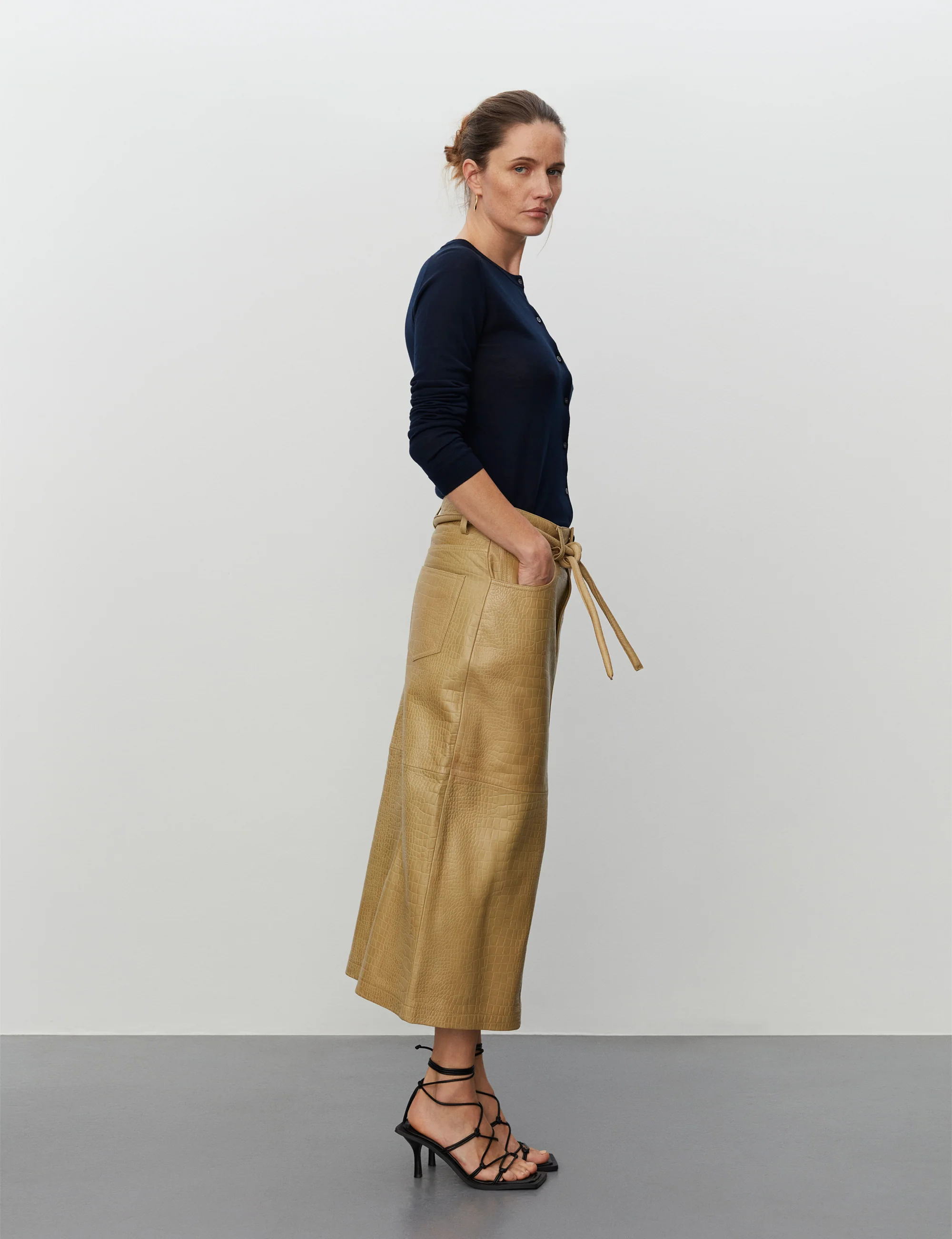Luna - Daily Elements - Cardigan - Navy Blazer - Image 4
