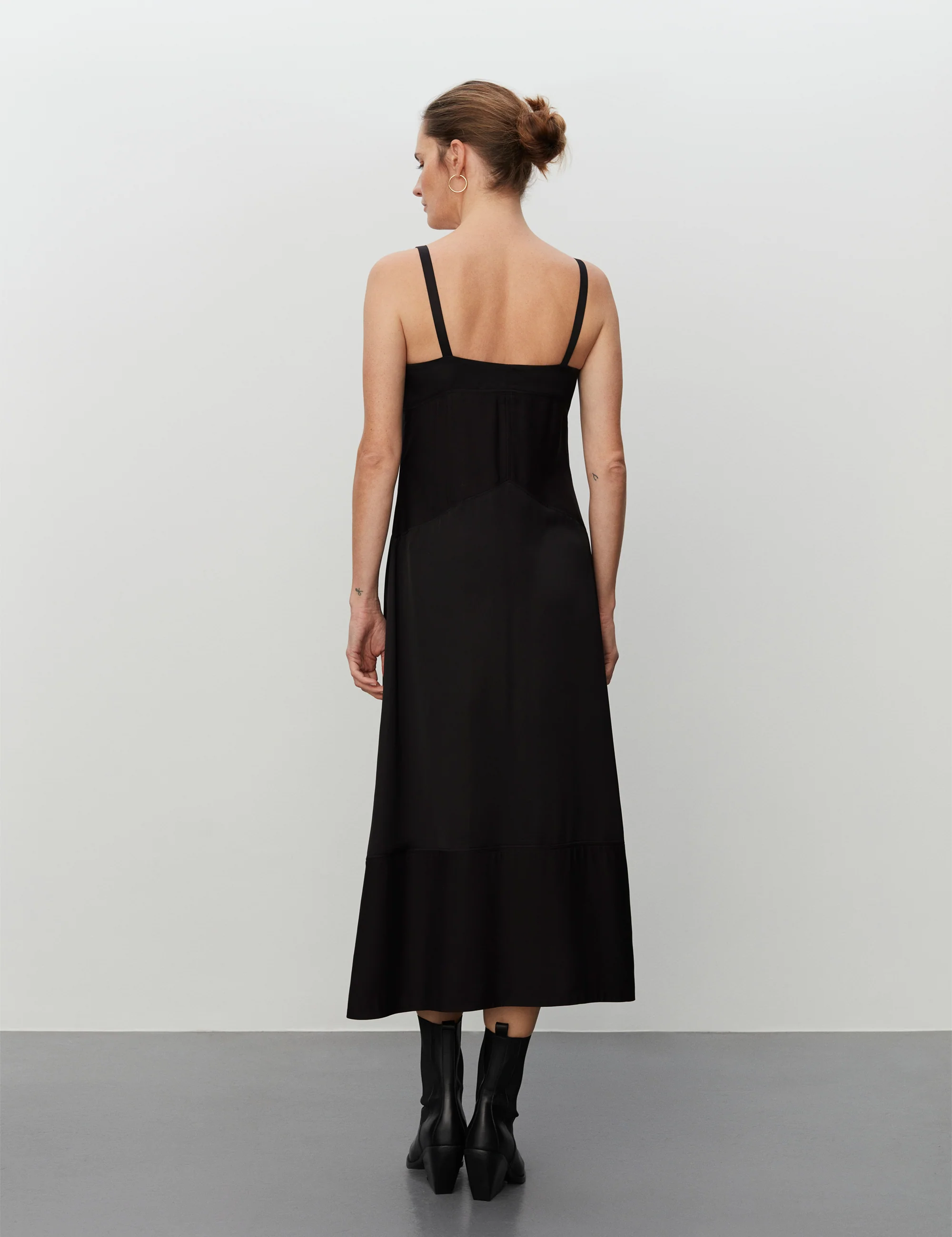 Page - Fluid Viscose - Black - Image 3