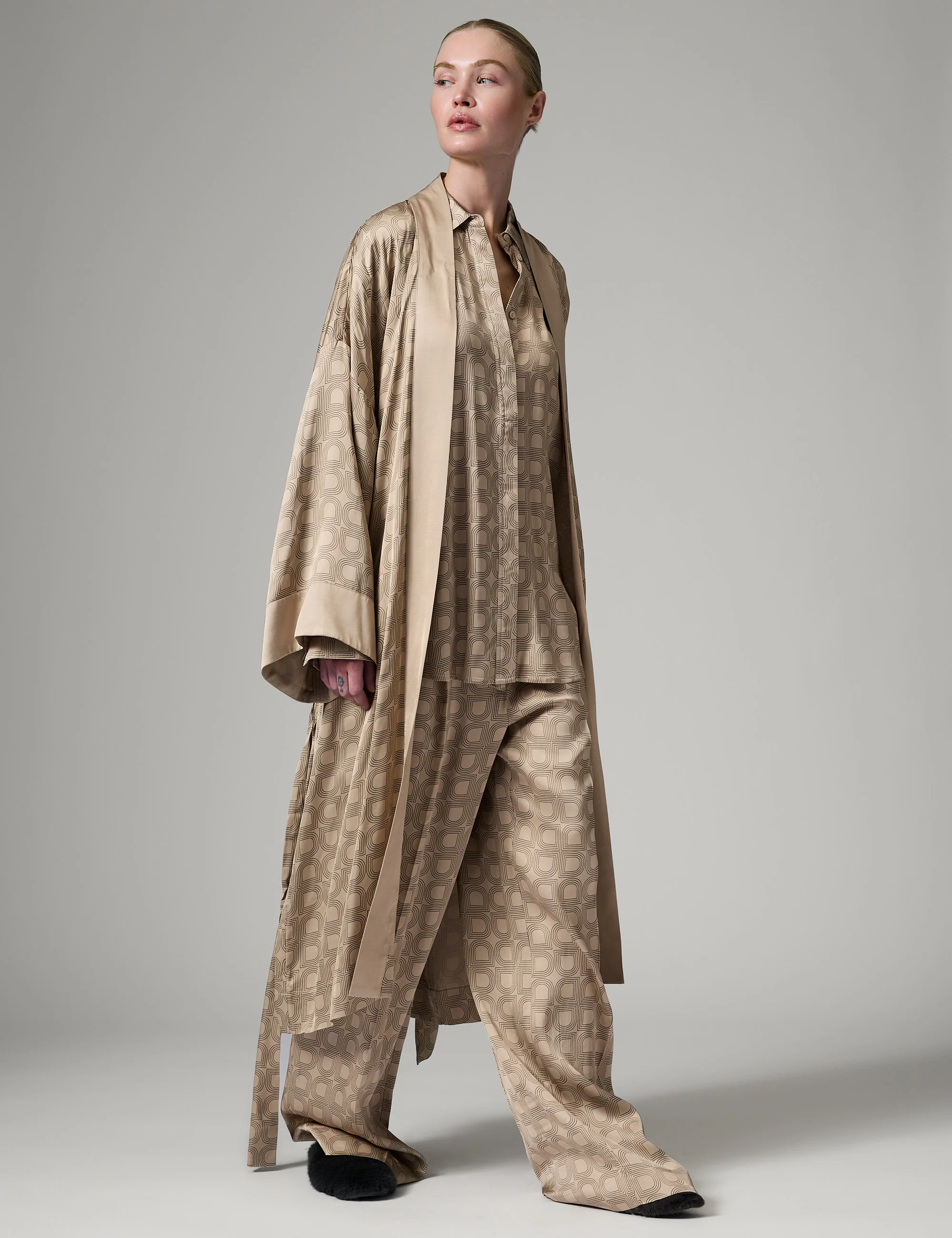 Phoebe - Fluid Viscose - Pants - HUMUS - Image 4
