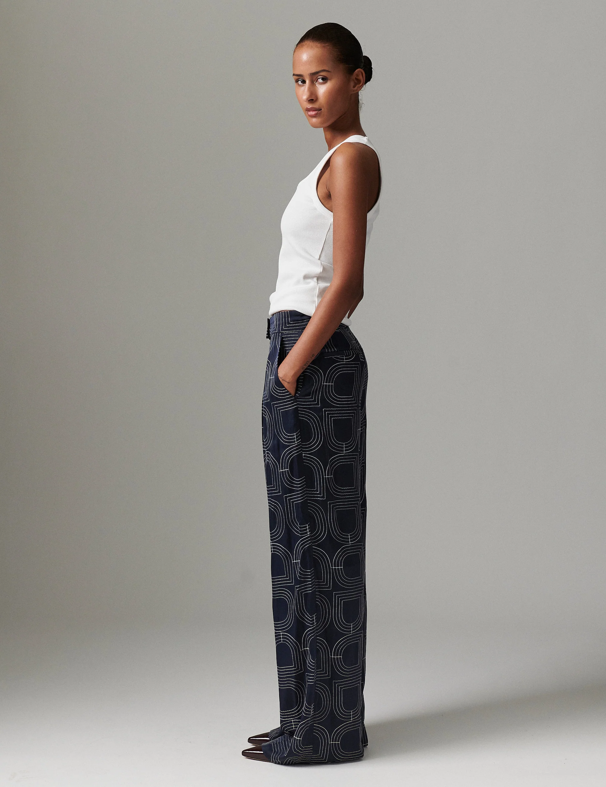 Phoebe - Fluid Viscose Stitch - DARK SAPPHIRE. - Image 2