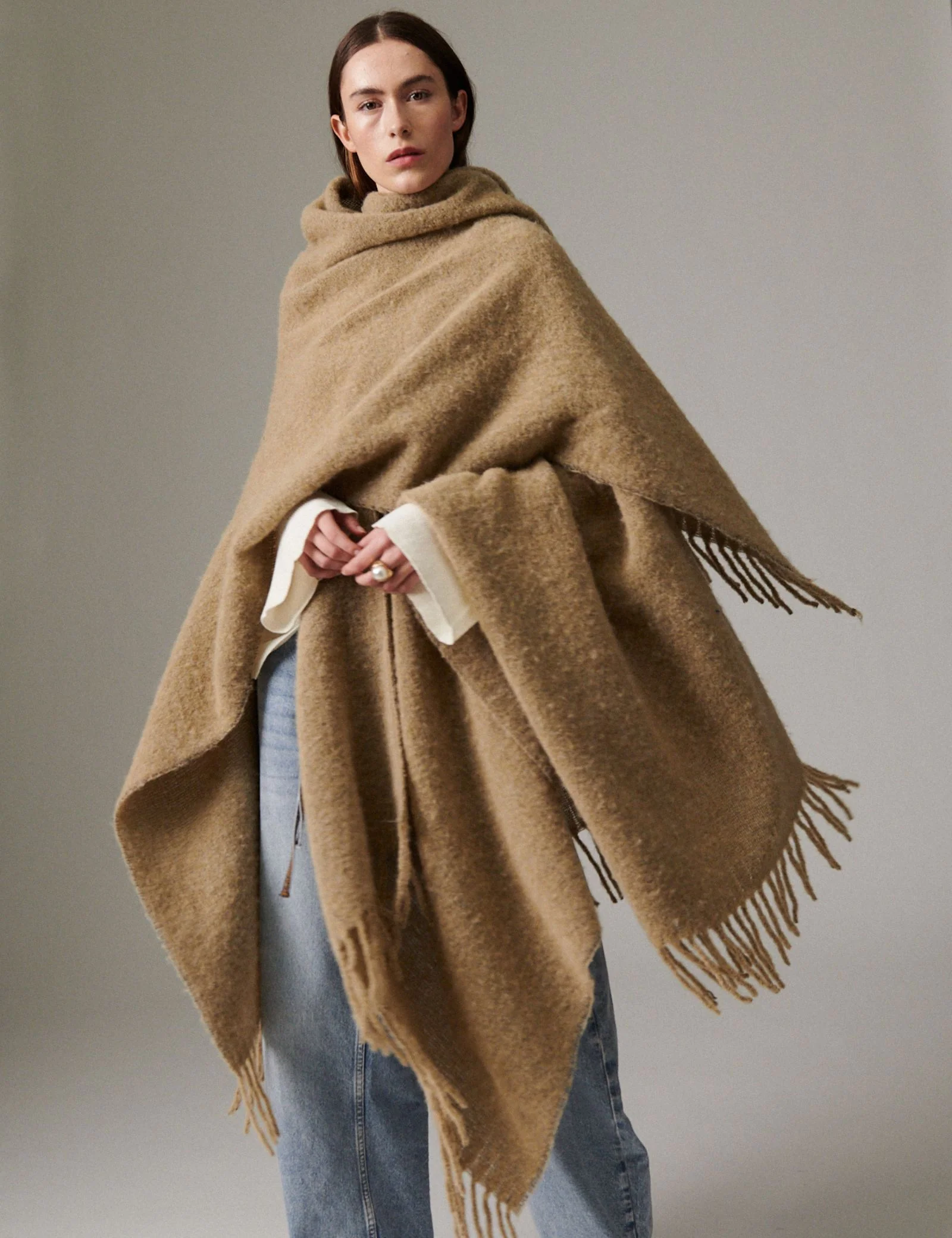 Reggie - Fluffy Feel - Cape - HUMUS MELANGE - Image 3