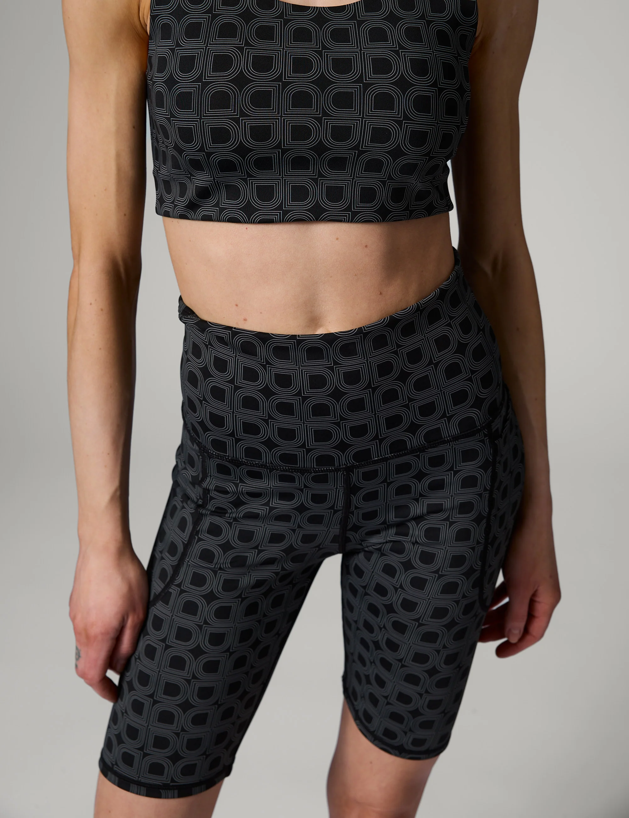 Romain - Athleisure - Shorts - Raven - Image 2