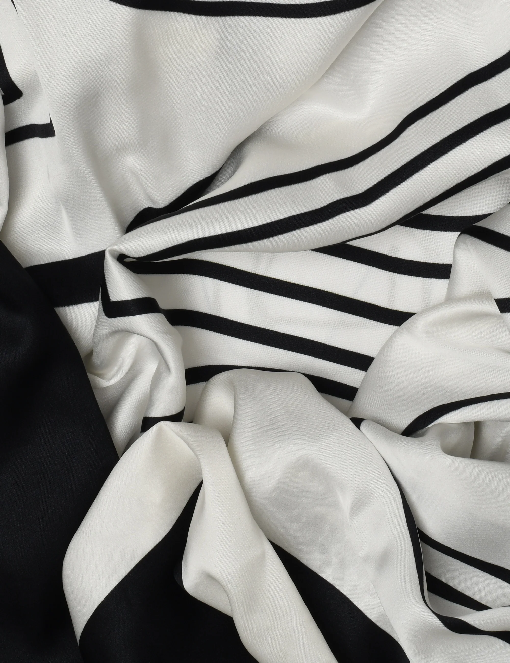 SARY- FLUID VISCOSE - SCARF - Black - Image 8