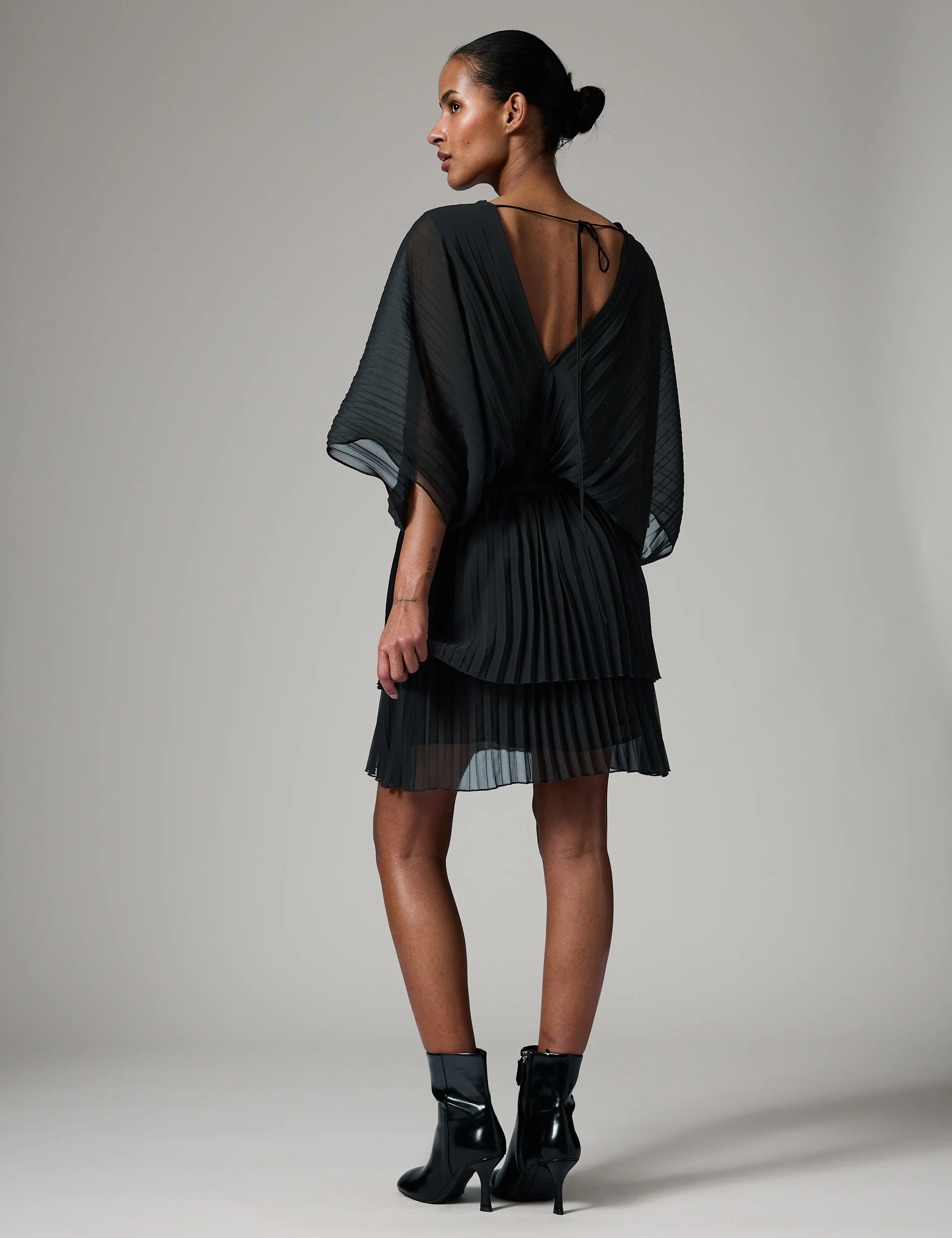 Young - Chiffon Plisse - Dress - Black - Image 4